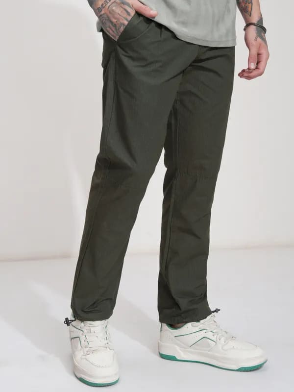 Highlander Men Green Straight Fit Solid Casual Trousers